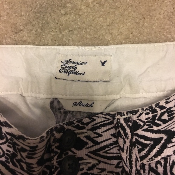 Patterned American Eagle Shorts- 00 - Picture 3 of 4